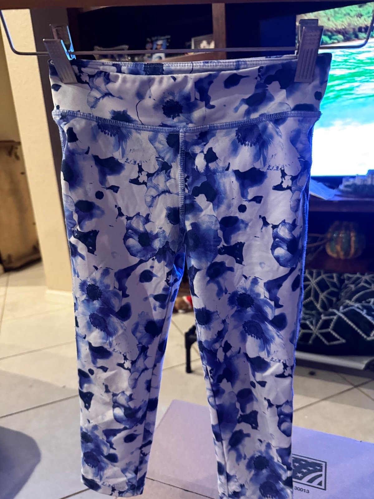 GapFit Blue Floral Capri Leggings Kids S