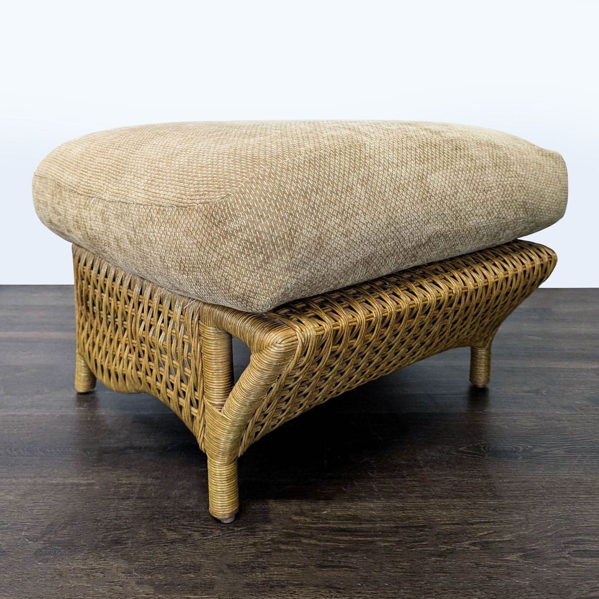 Lane Venture Wicker Ottoman with Cushion - Thumbnail 2