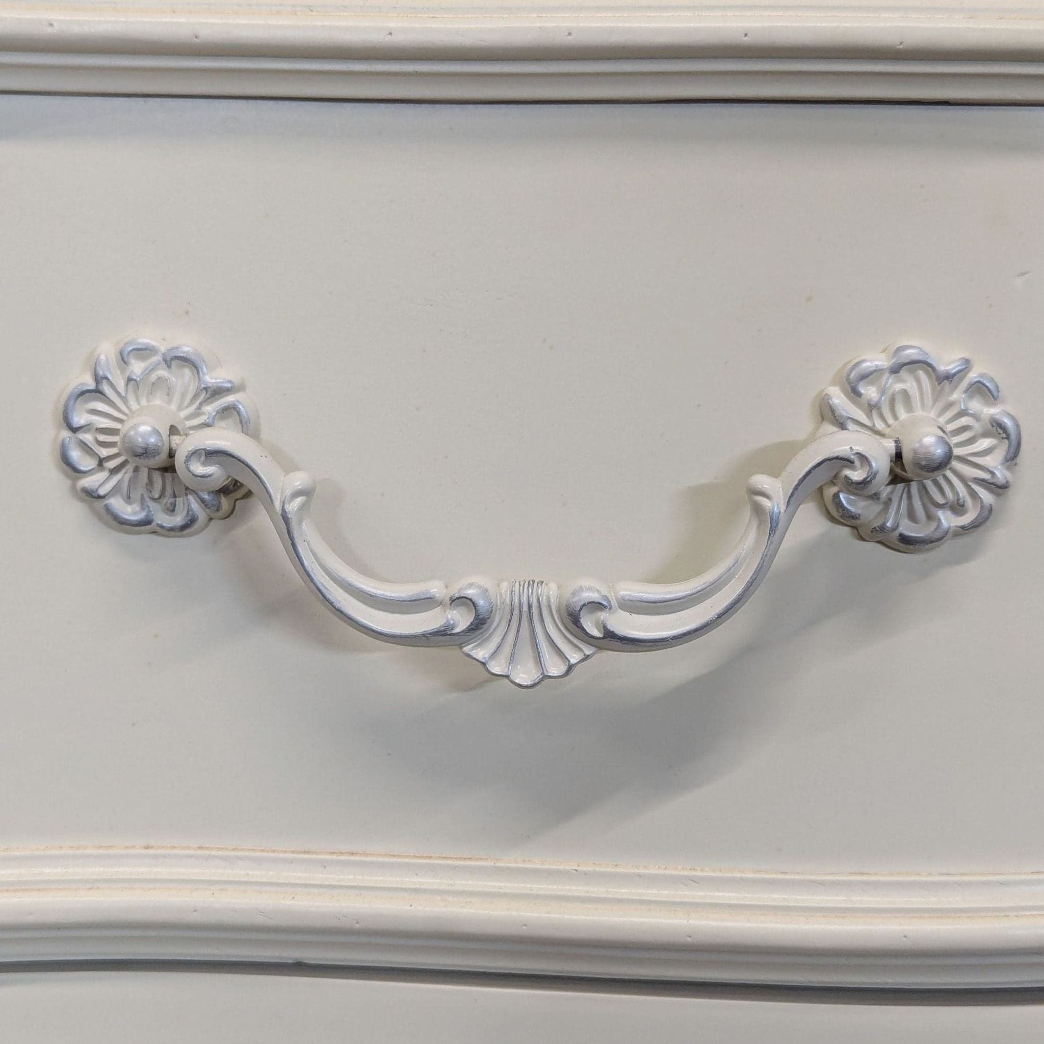Lea Jessica McClintock Romance 4 Drawer French Provincial Dresser - Thumbnail 4