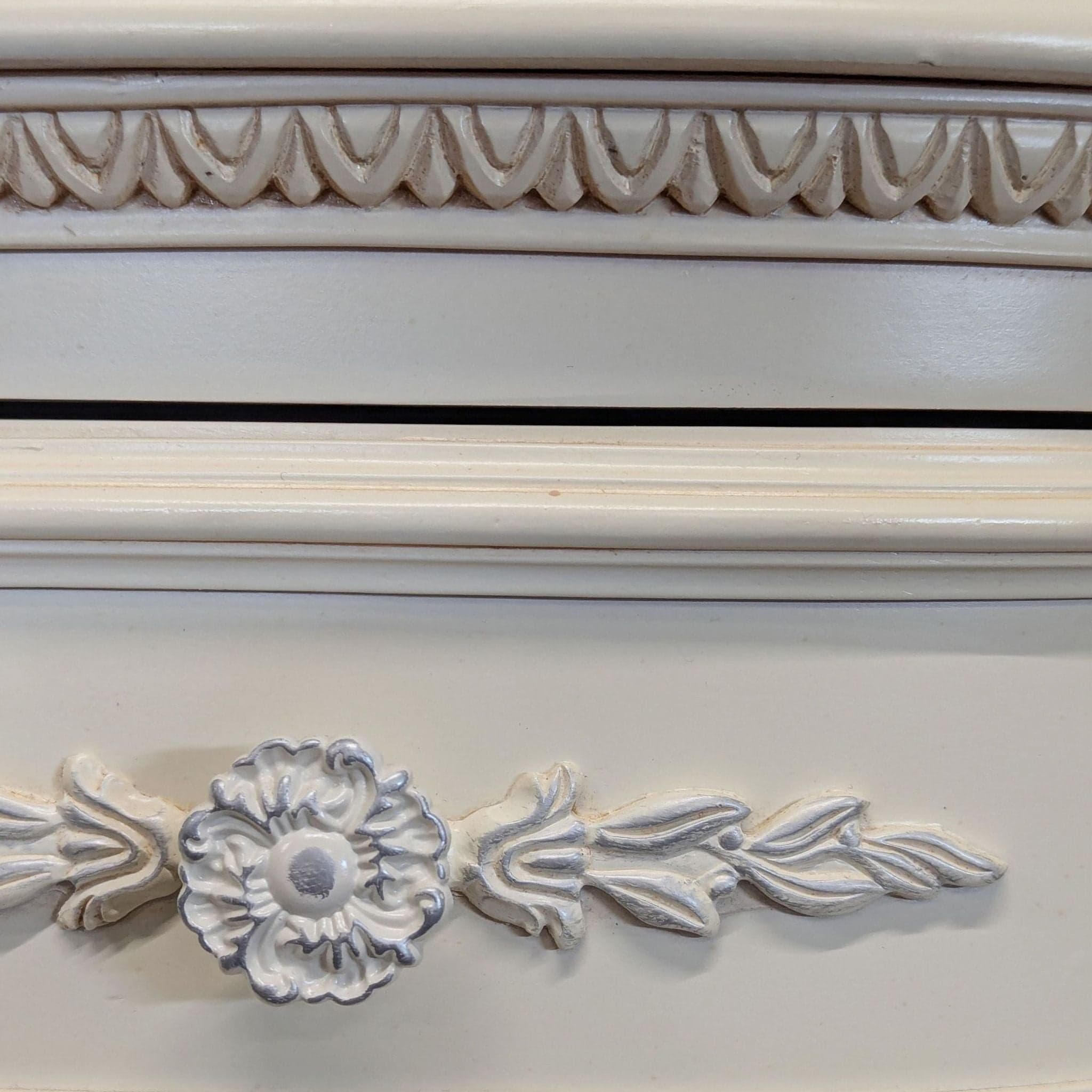 Lea Jessica McClintock Romance 4 Drawer French Provincial Dresser - Thumbnail 3
