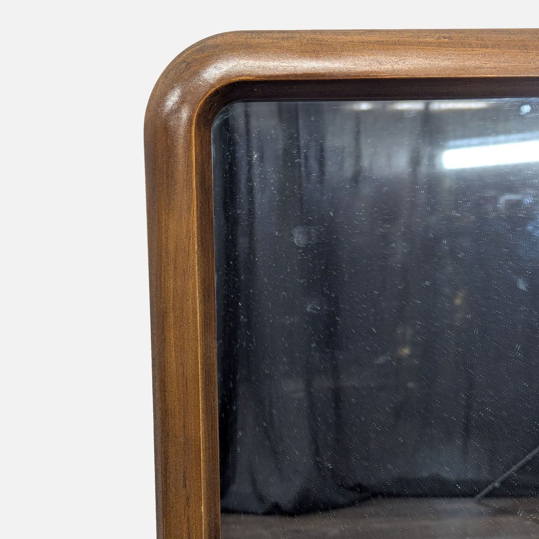 Uniek Mirror in Walnut Frame - Thumbnail 4