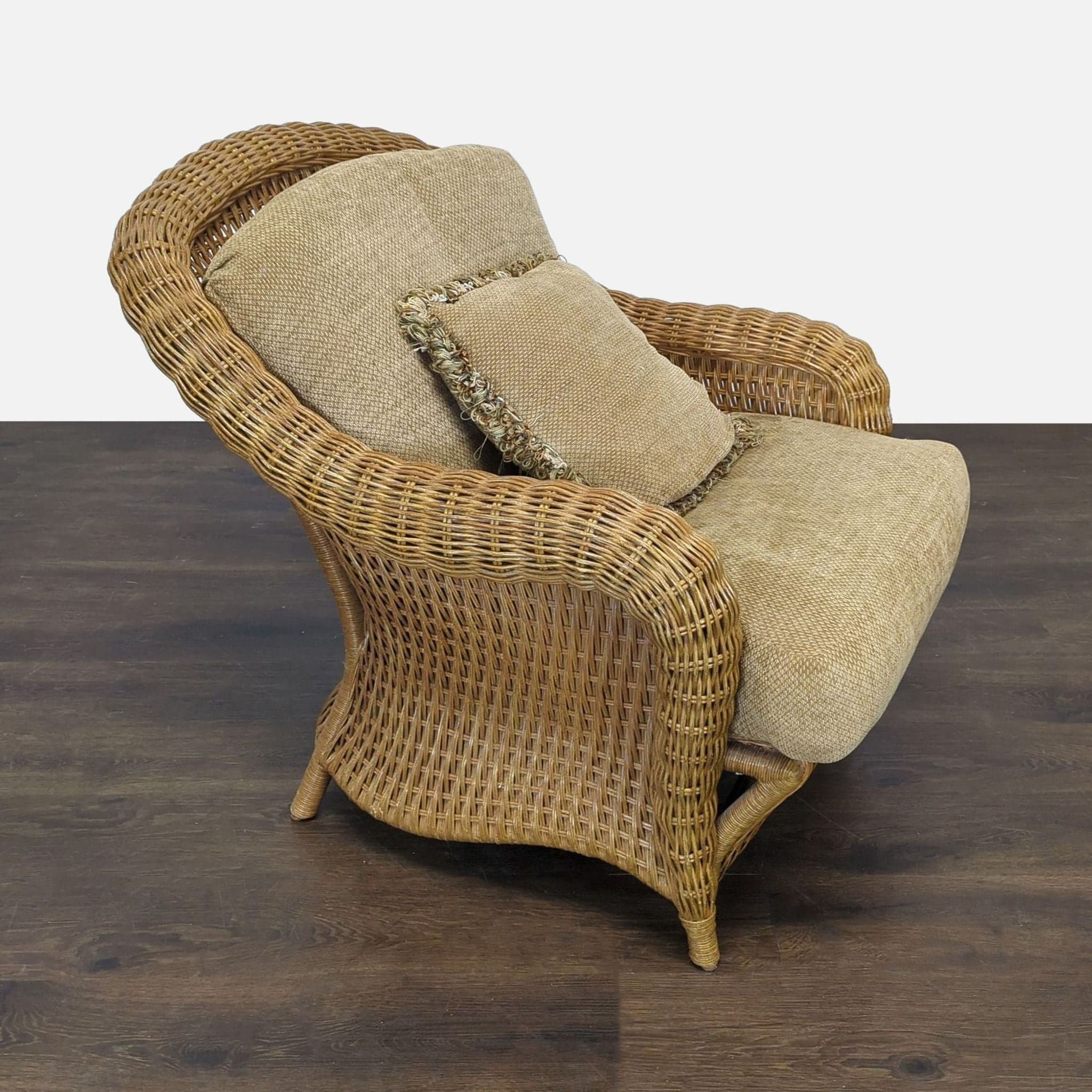Lane Venture Wicker Lounge Chair with Cushion and Decorative Pillow - Thumbnail 2