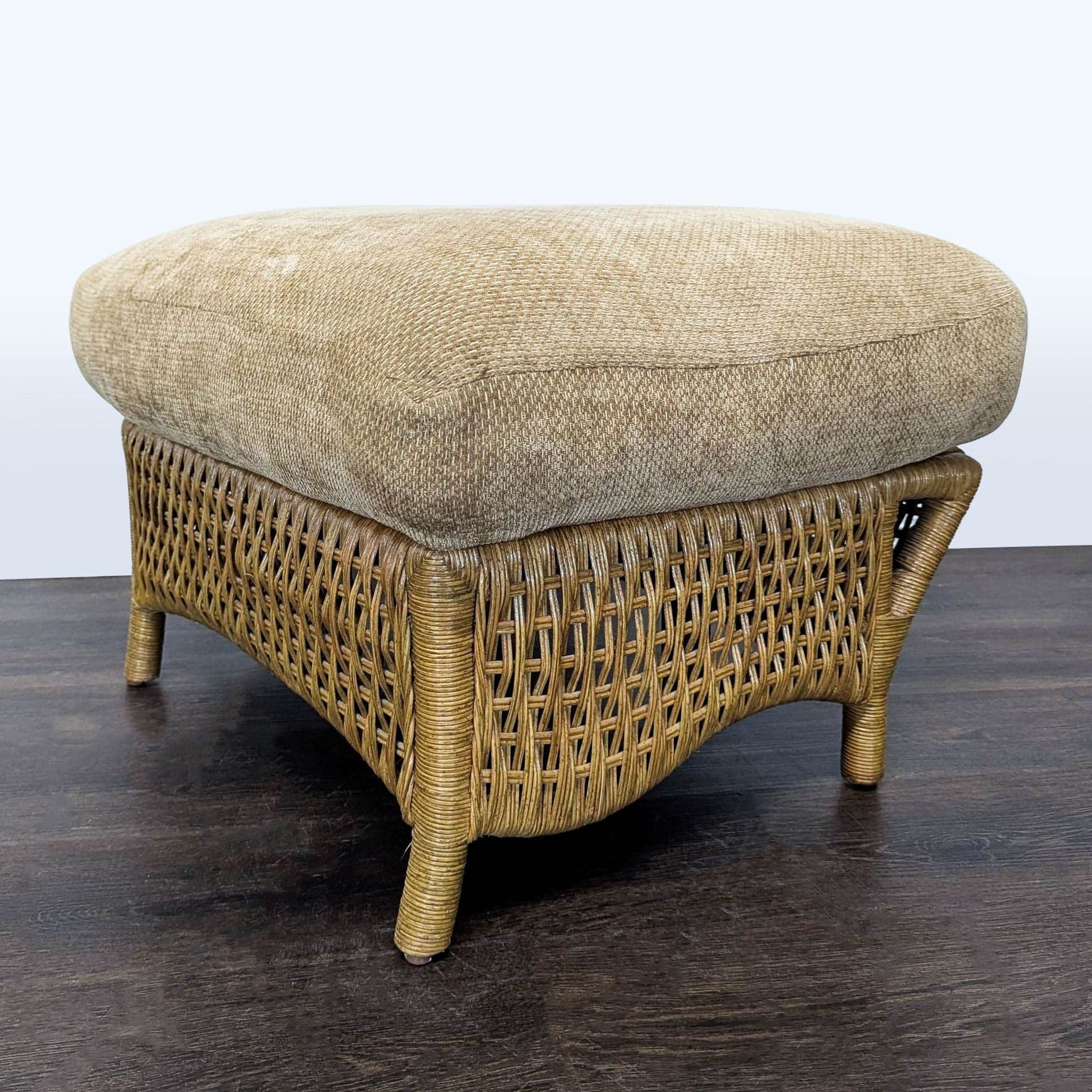 Lane Venture Wicker Ottoman with Cushion - Thumbnail 4