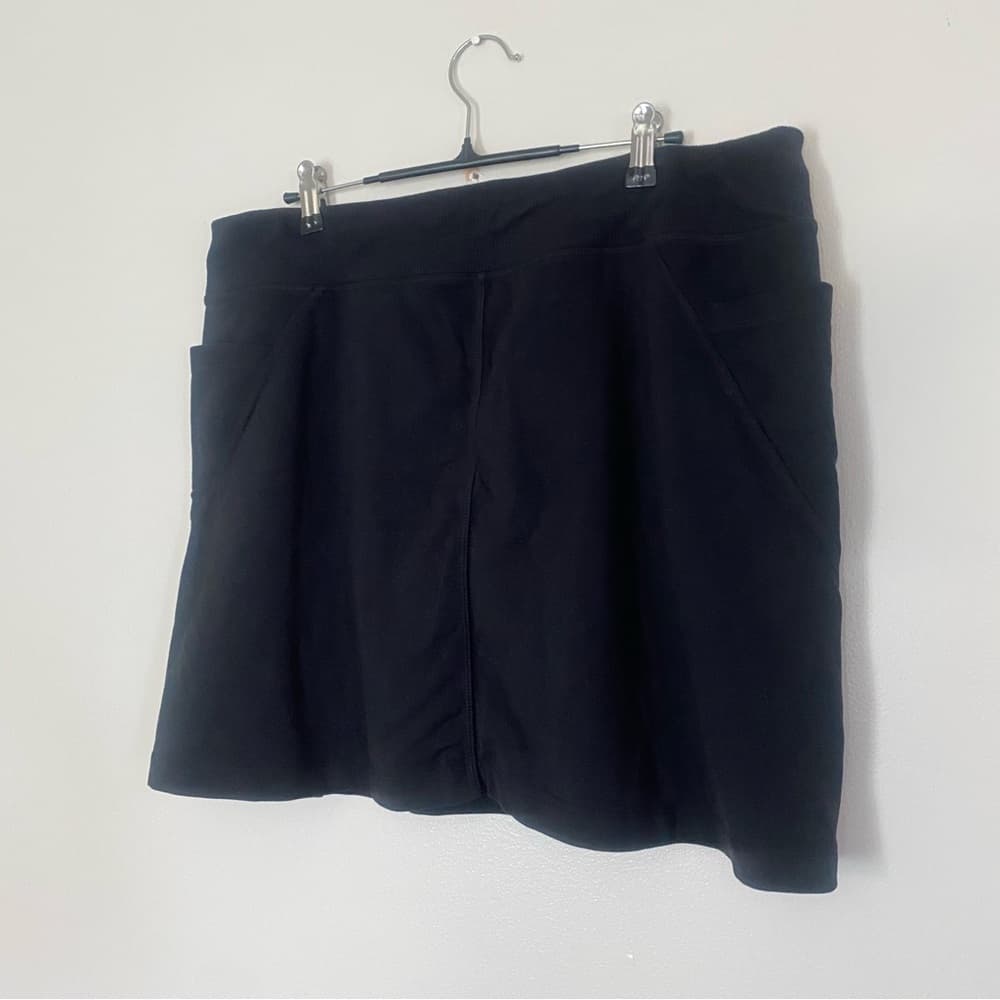 Athleta Black Mini Skirt with Side Pockets - Thumbnail 2