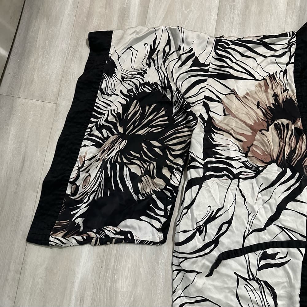 Soma Black & White Patterned Satin Kimono Robe - Thumbnail 3