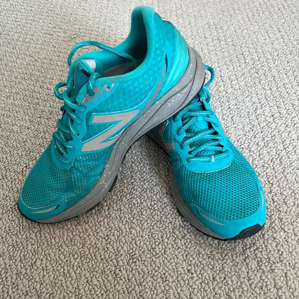 New Balance Women's Teal Athletic Running Shoes with Gray Accents - Thumbnail 2