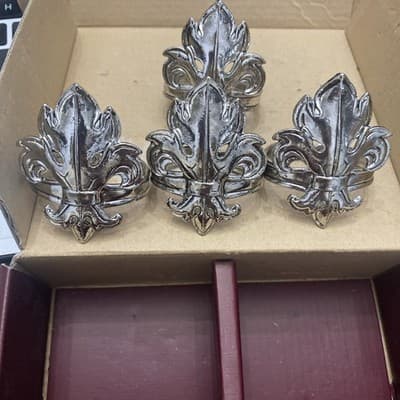 Vintage Set of 4 Arthur Court Fleur De Lis napkin rings In Box - Thumbnail 3