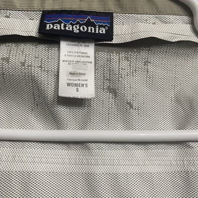 Patagonia Womenspl Khaki Hooded Rain Coat Lightweight windbreaker Outdoor Size S - Thumbnail 12