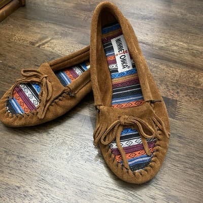 Minnetonka Women’s 8 Moccasins Brown Decorative Accents Rubber Sole - Thumbnail 3