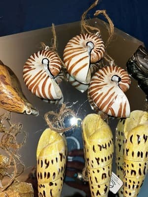 Vintage VERY RARE Set Of 12 Pacific Rim Ceramic Seashell Ornaments Hand Painted - Thumbnail 3
