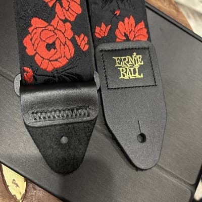 Beautiful Ernie Ball Red Rose Jacquard Guitar Strap 41” To 72” - Thumbnail 2
