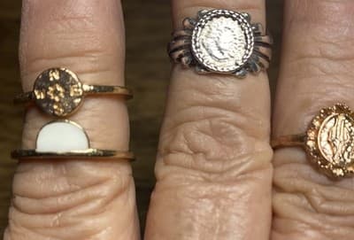 Lot of 18 Rings Various sizes Unknown Metals Or Sizes - Thumbnail 4