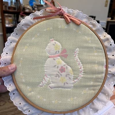 Quilted Kitty Cat Embroidery Hoop Picture Finished Piece Handmade Vintage - Thumbnail 3