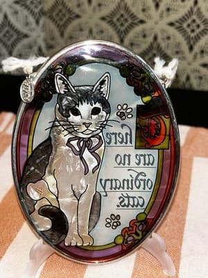 There Are No Ordinary Cats Amia Suncatcher Stained Glass Oval 5 Inch Vintage - Thumbnail 2