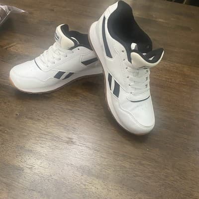 Reebok Classic Style Women’s Sneaker White Black Gum Sole Synthetic Upper 7.5 - Thumbnail 2