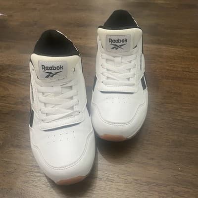 Reebok Classic Style Women’s Sneaker White Black Gum Sole Synthetic Upper 7.5 - Thumbnail 3