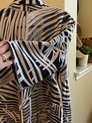 Chico’s Travelers Printed Crushed Jacket Sz 1 (8/10) Dark Navy/Silver 2 pockets - Thumbnail 5