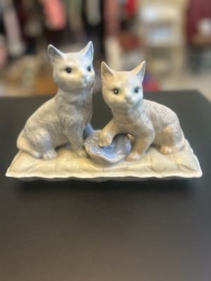 OTAGIRI PORCELAIN CAT FIGURINE Two Cats Sitting On Bed Pillow Vintage
