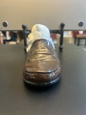 Ceramic White Cat Kitten in Shoe Loafer 1977 Home Decor Alberta Molds Vintage - Thumbnail 2