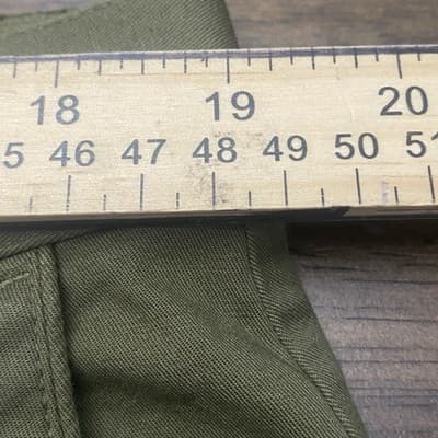 FABLETICS Olive Green Zip Pockets Cropped Leg Pant Women’s Waist 38” Inseam 26” - Thumbnail 3