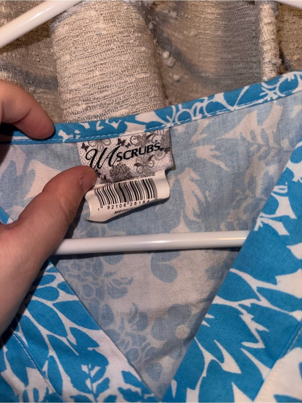 Blue Floral V-neck Medical Scrub Top Nursing Wear medium blue and white size M - Thumbnail 2