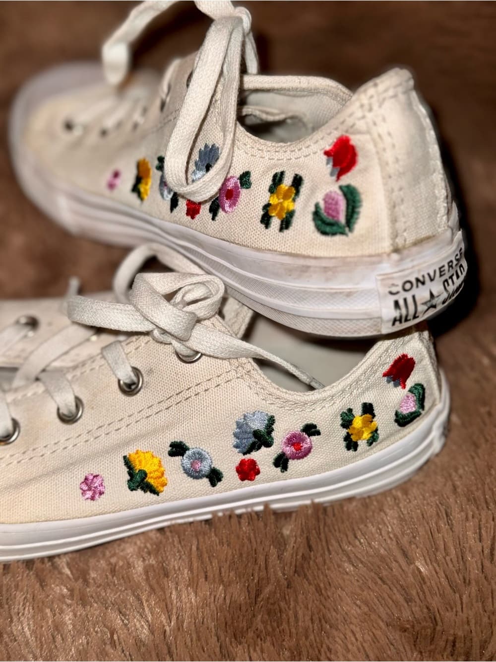 Converse Kids Cream Canvas Sneakers with Multicolor Floral Embroidery size 3 - Thumbnail 8
