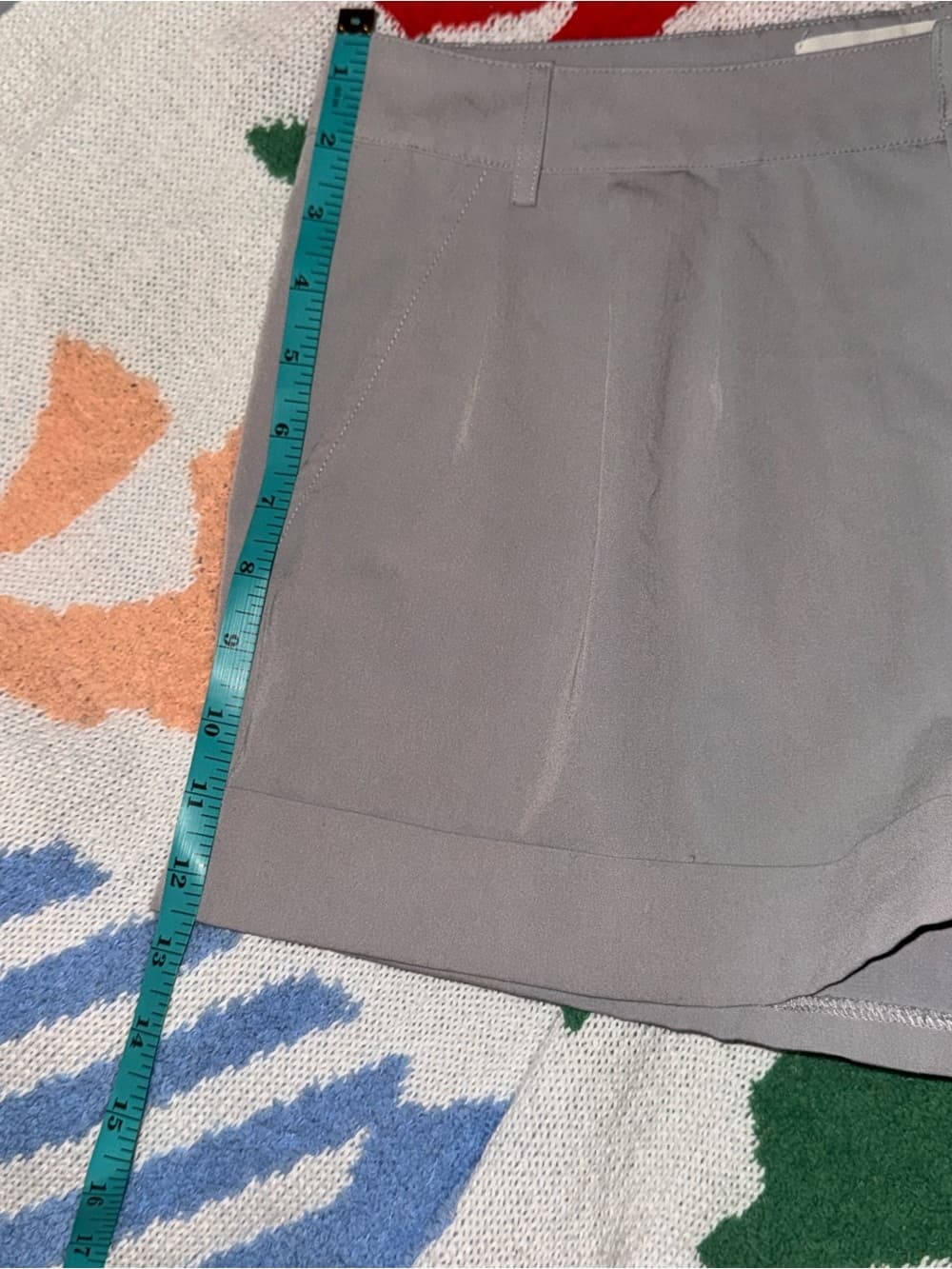 Steve Madden Gray High-Waist Pleated Cuffed Shorts size 9 - Thumbnail 4