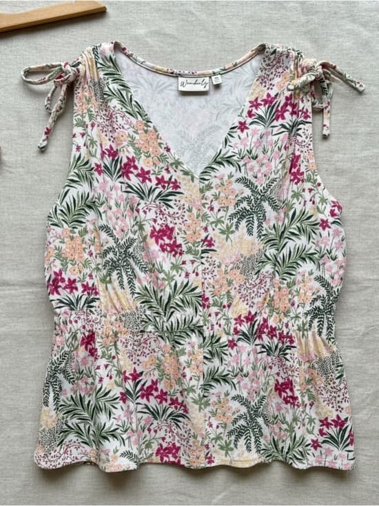 Wonderly Floral V-Neck Tie-Shoulder Tank Top in Pink, Green & Cream - Thumbnail 4