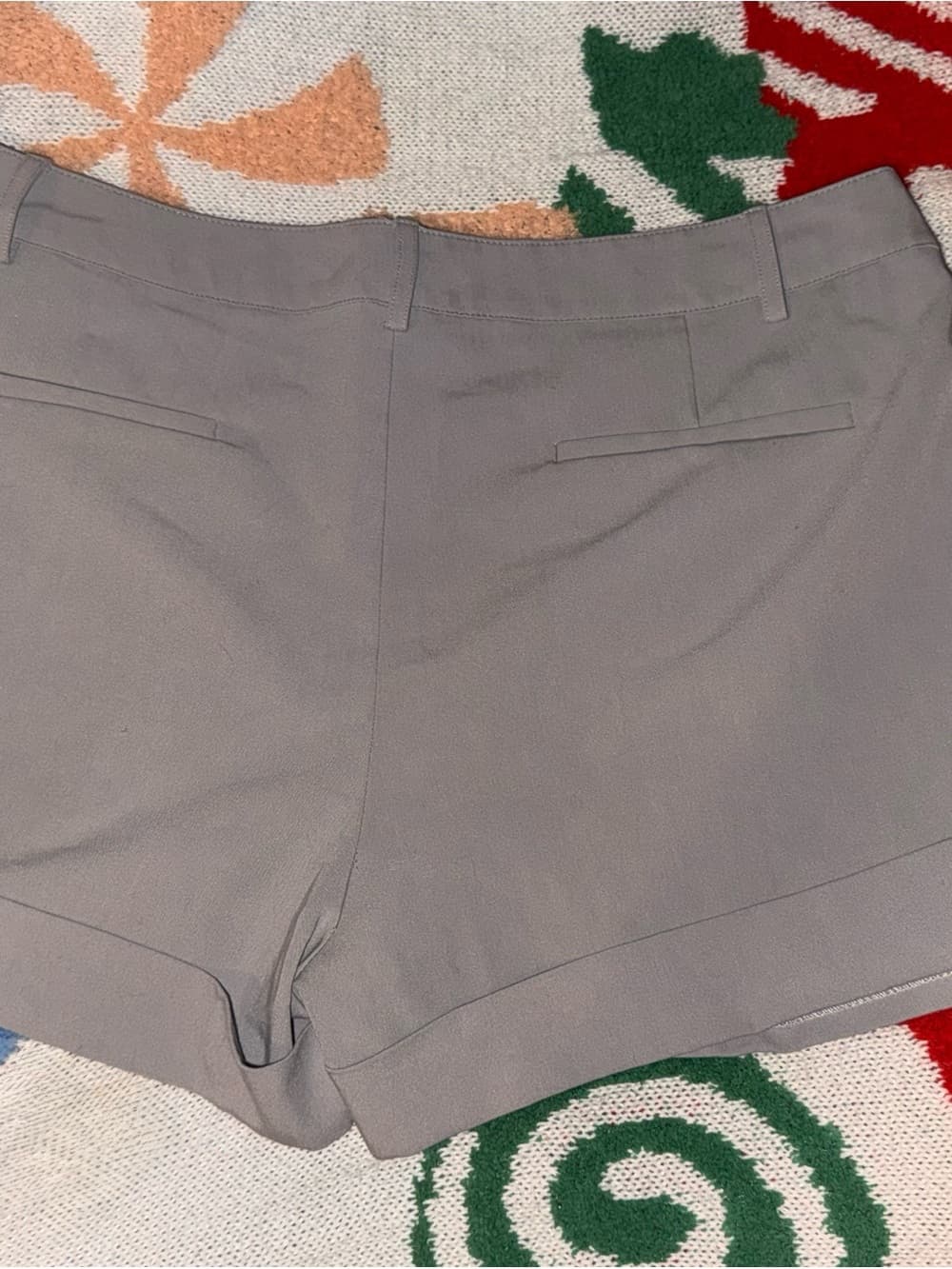 Steve Madden Gray High-Waist Pleated Cuffed Shorts size 9 - Thumbnail 2