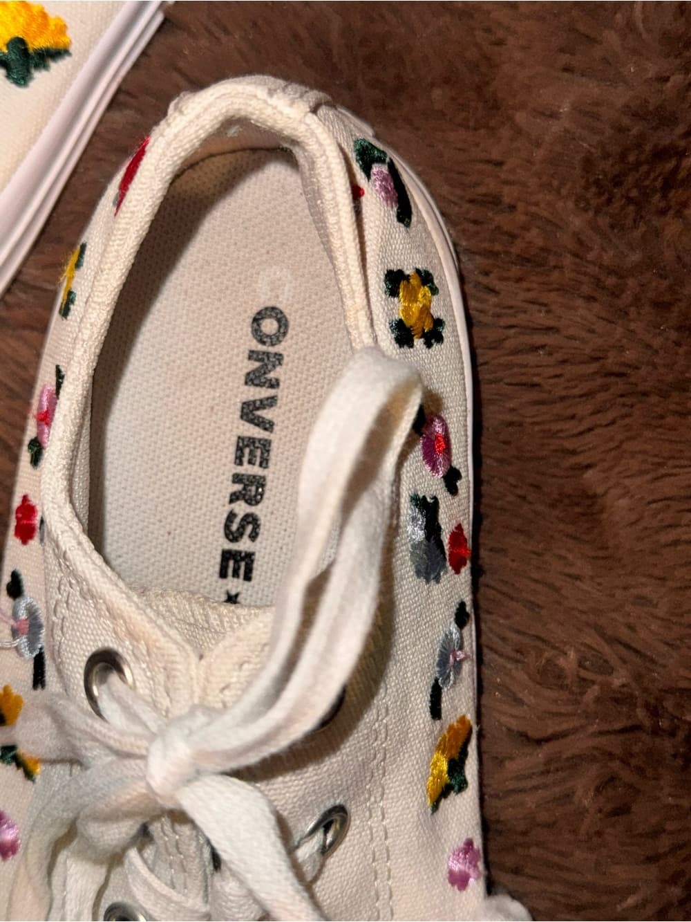 Converse Kids Cream Canvas Sneakers with Multicolor Floral Embroidery size 3 - Thumbnail 5