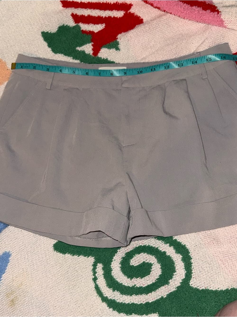 Steve Madden Gray High-Waist Pleated Cuffed Shorts size 9 - Thumbnail 3