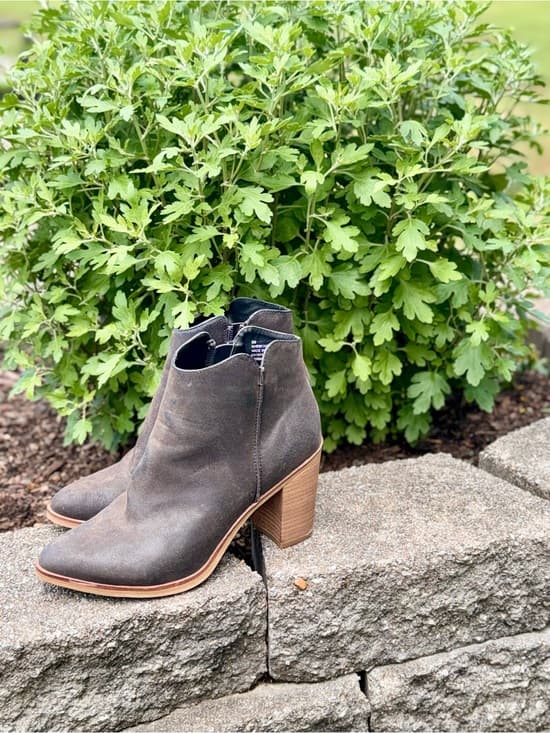 Altar’d State Women's Gray Suede Ankle Booties with Block Heel Pre owned spring - Thumbnail 6