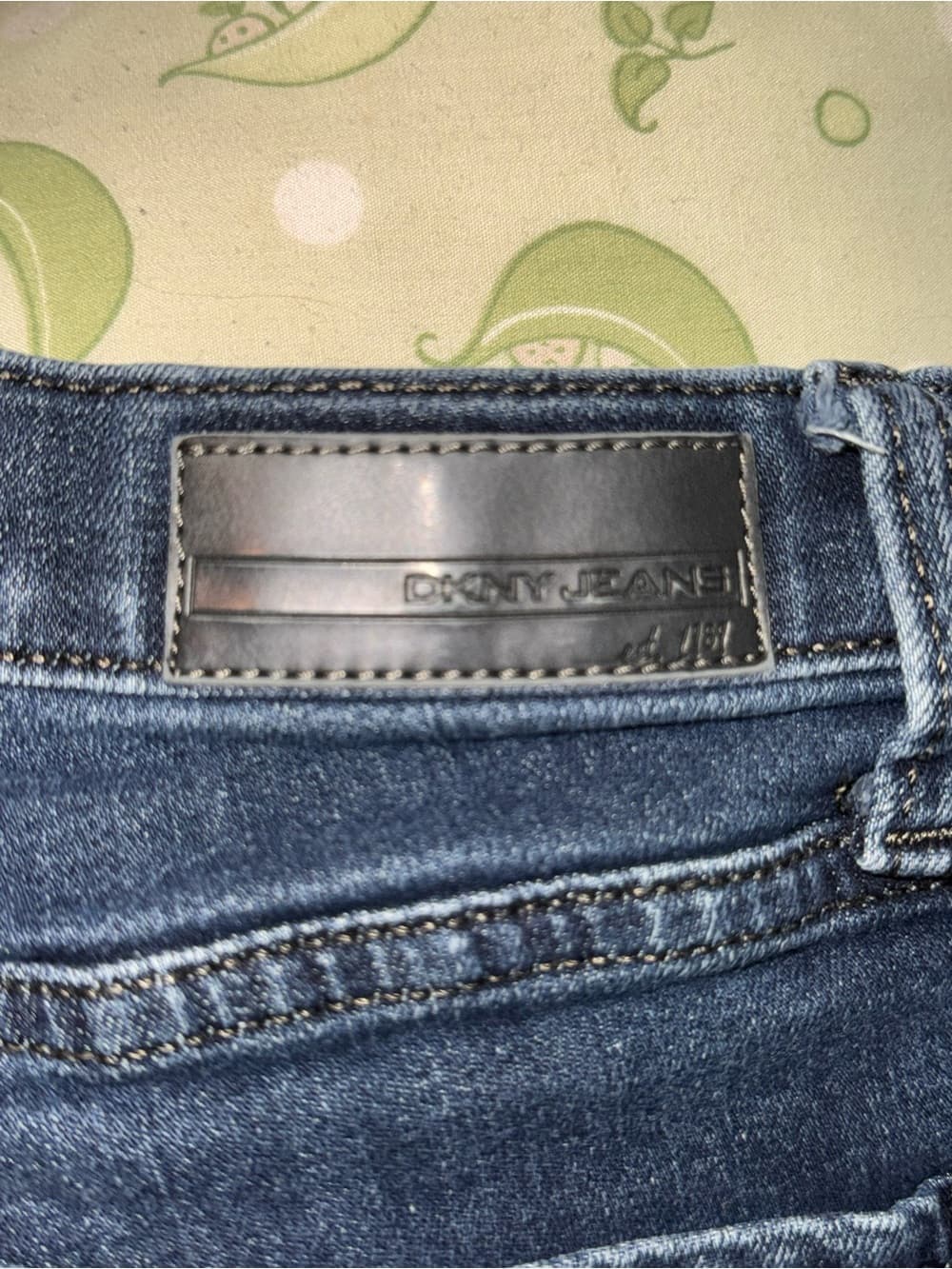 DKNY Dark Blue Skinny Straight Leg Jeans SOHO skinny size 8 mid rise 5 pocket - Thumbnail 2