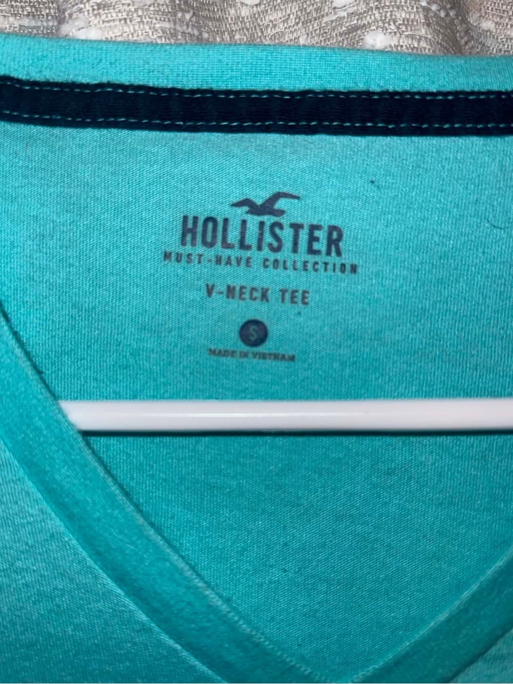 Hollister Men's V-Neck Tee in Turquoise - Thumbnail 2