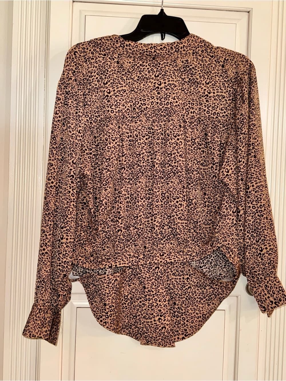 High end Boutique Leopard Print Button-Up Blouse - Tan/Black high low cut