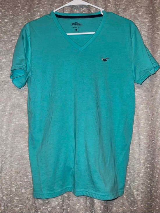 Hollister Men's V-Neck Tee in Turquoise - Thumbnail 4