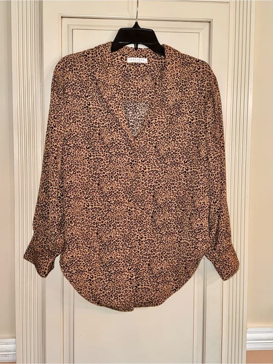 High end Boutique Leopard Print Button-Up Blouse - Tan/Black high low cut - Thumbnail 5