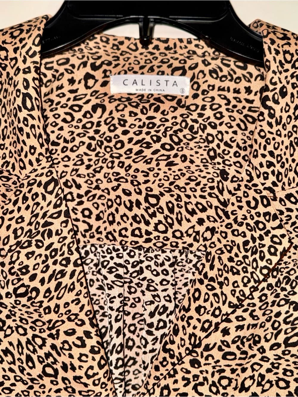 High end Boutique Leopard Print Button-Up Blouse - Tan/Black high low cut - Thumbnail 2