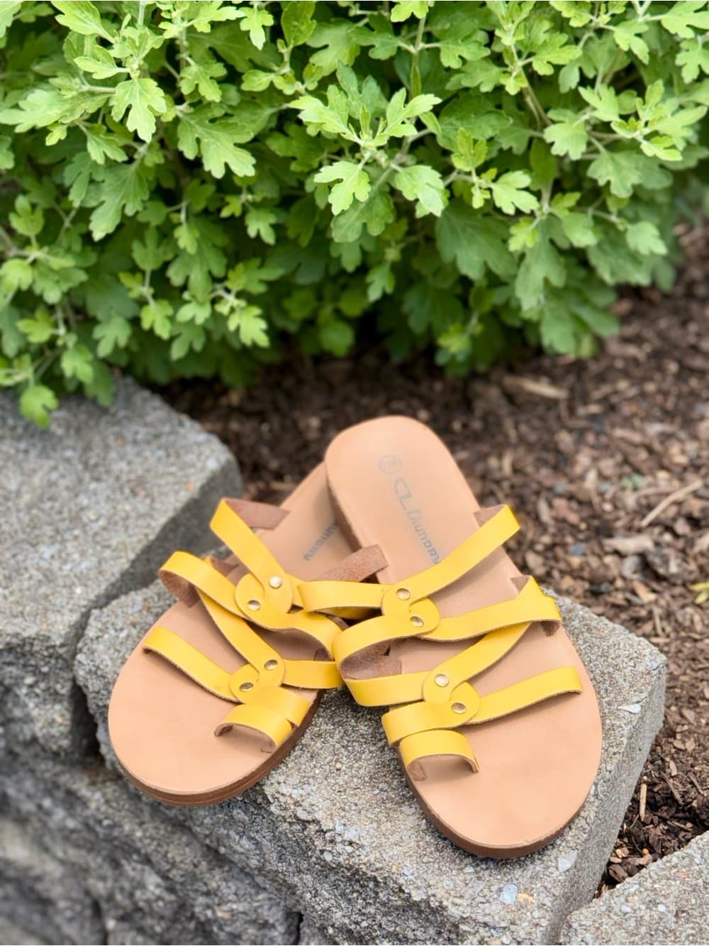 Yellow Strappy Leather Slide Sandals summer spring casual size 7.5 wide Laundry - Thumbnail 6
