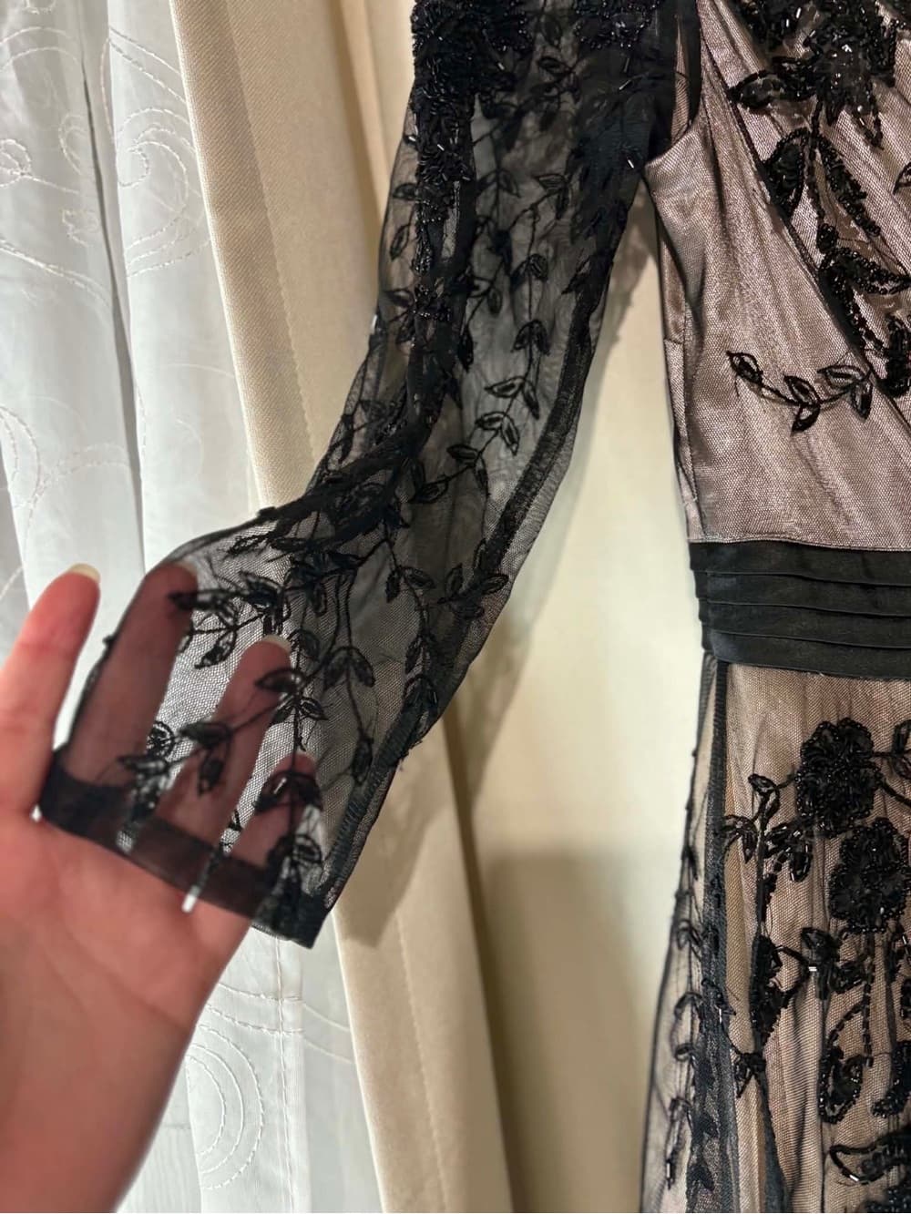 Gorgeous Black Embroidered Illusion Formal Guest Midi Dress - Thumbnail 4