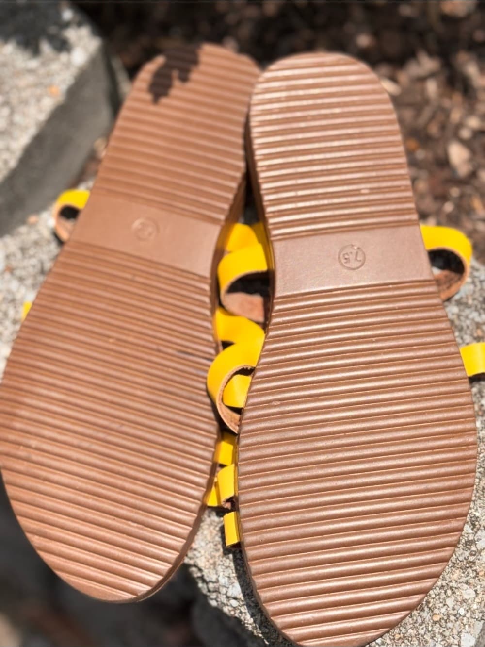 Yellow Strappy Leather Slide Sandals summer spring casual size 7.5 wide Laundry - Thumbnail 3
