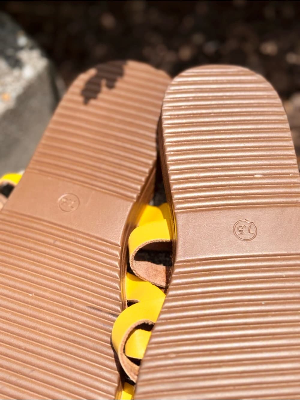 Yellow Strappy Leather Slide Sandals summer spring casual size 7.5 wide Laundry - Thumbnail 4