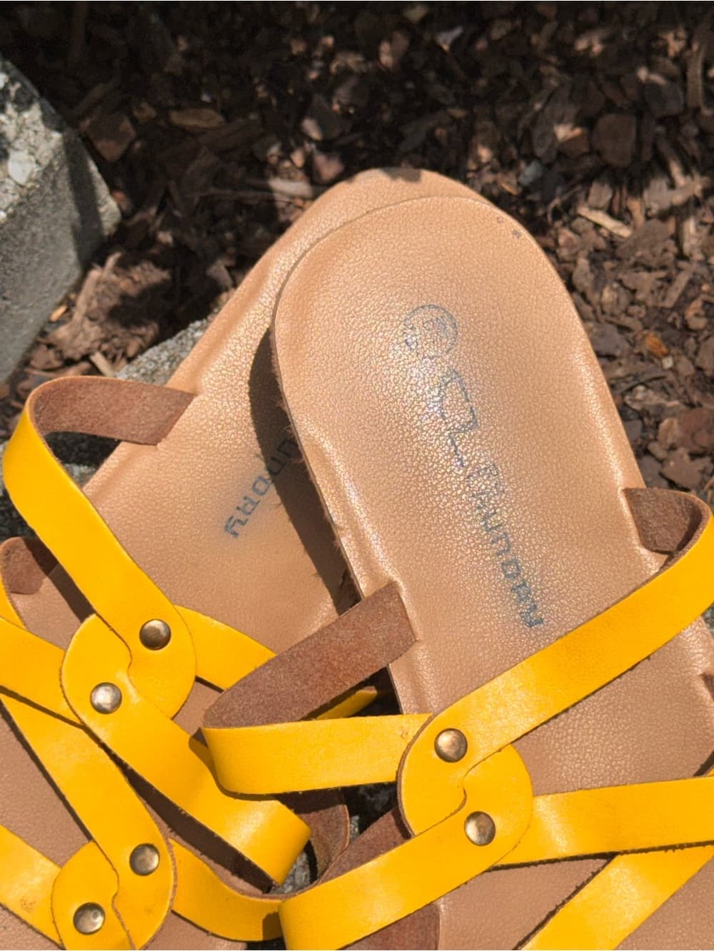 Yellow Strappy Leather Slide Sandals summer spring casual size 7.5 wide Laundry - Thumbnail 2