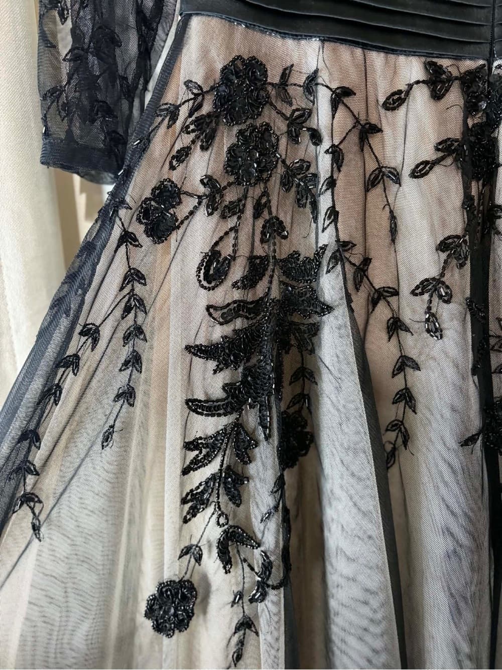 Gorgeous Black Embroidered Illusion Formal Guest Midi Dress - Thumbnail 5