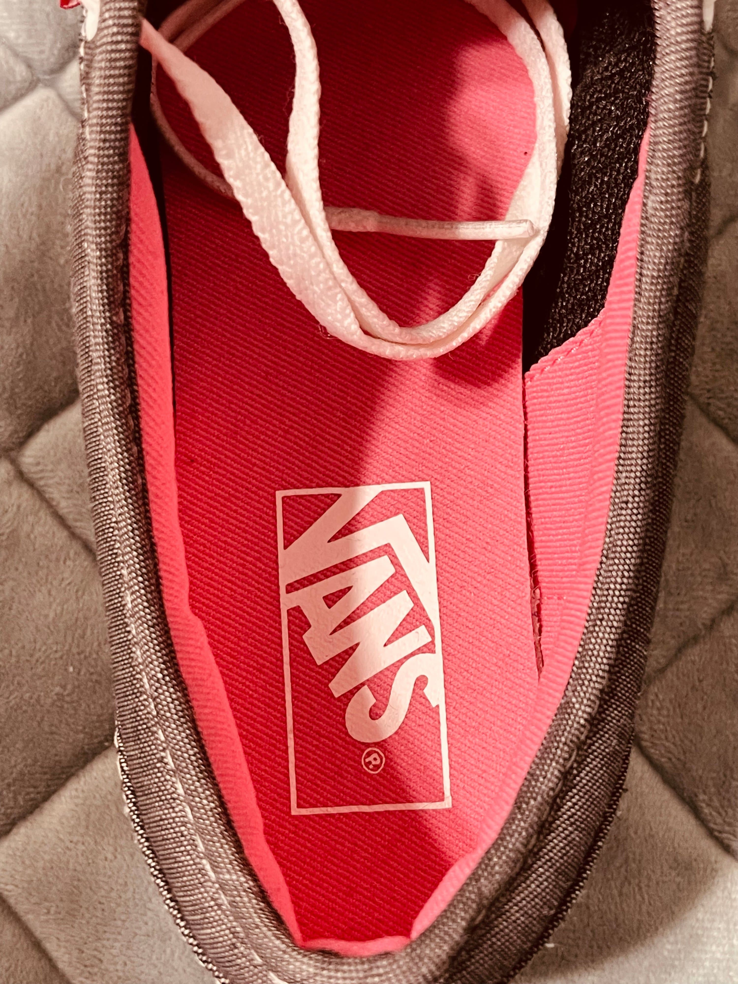 Van’s Women’s Classic Low Top Grey/Pink Sneakers - Thumbnail 11