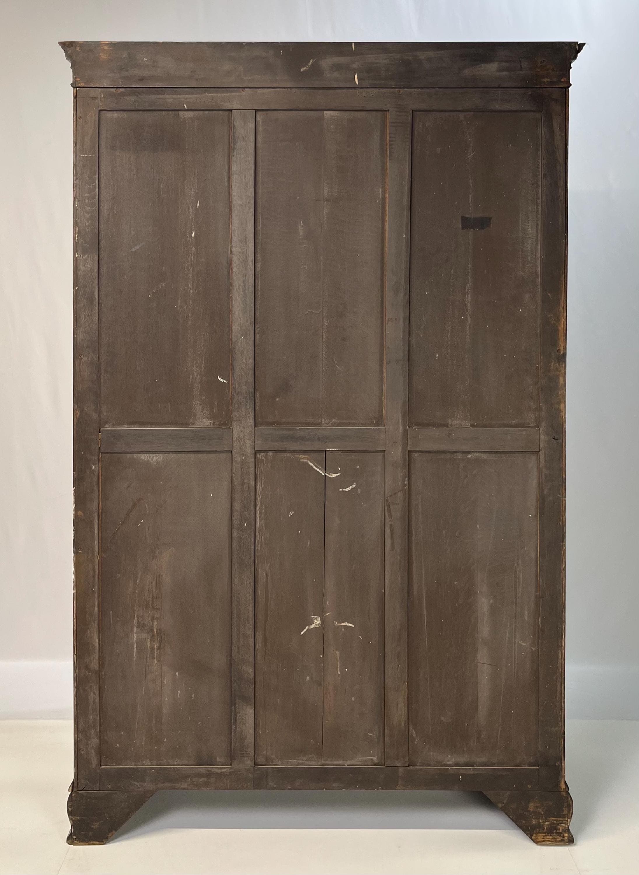 Antique George III Style Flame Mahogany Serpentine Wardrobe - Thumbnail 10