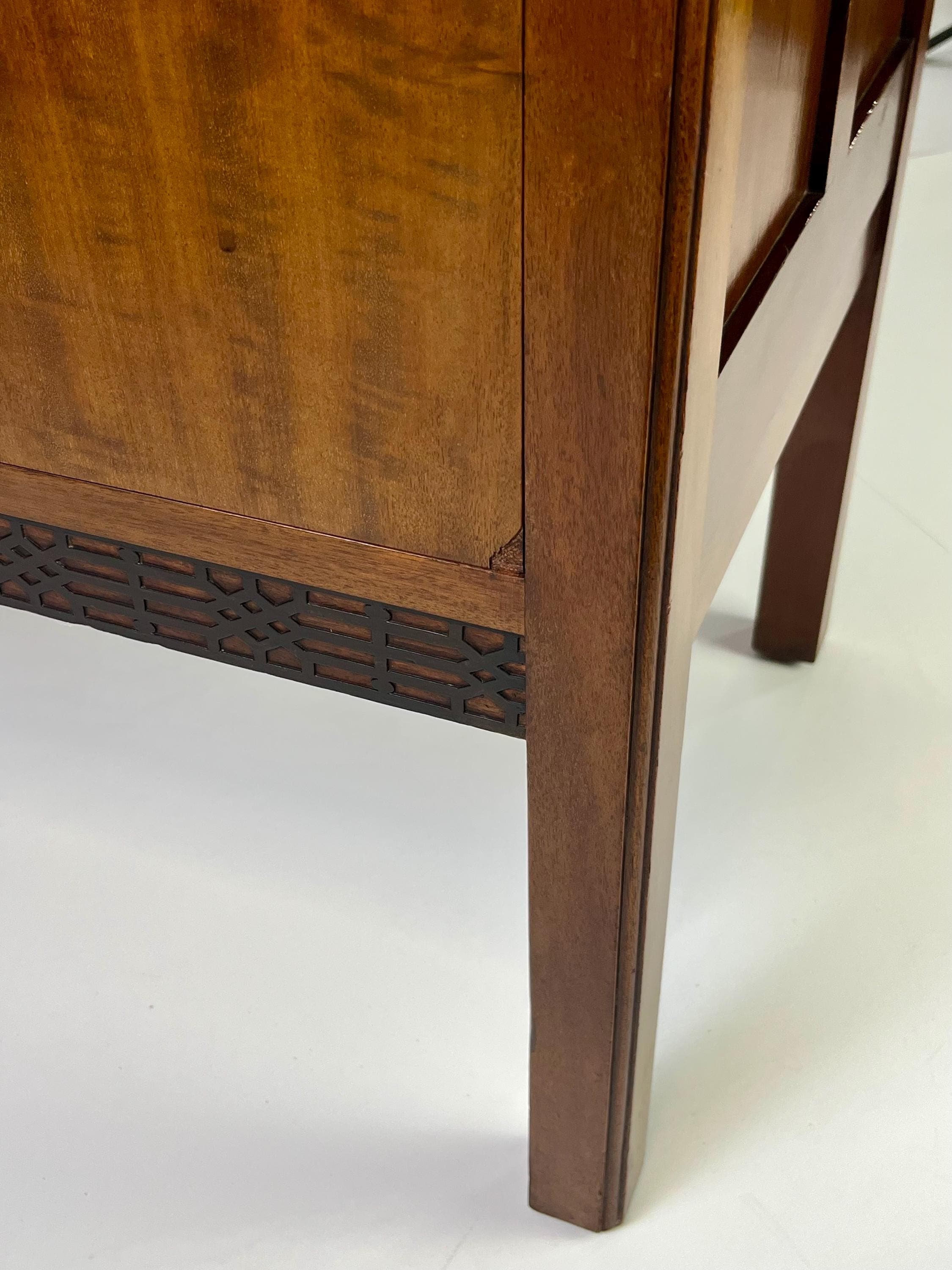 Vintage Regency Style Figured Mahogany Server or Washstand - Thumbnail 14