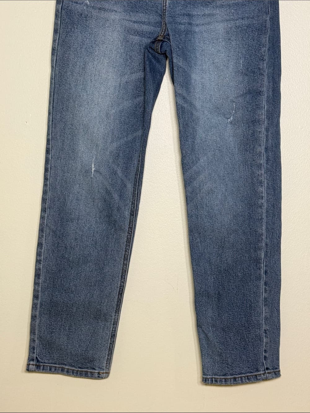 Fashion Nova Women's Straight Leg Jeans in Medium Blue Wash | Size 5 - Thumbnail 3