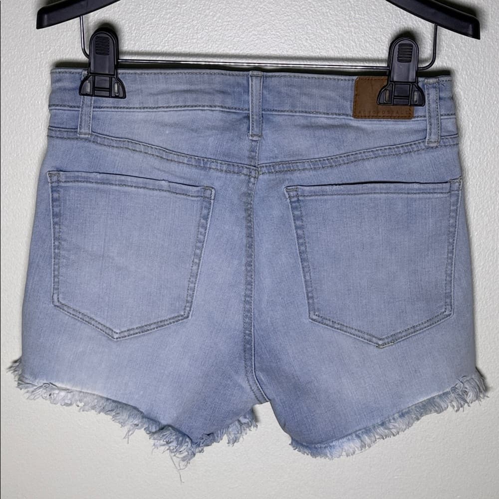 Stretchy jean shorts - Thumbnail 2