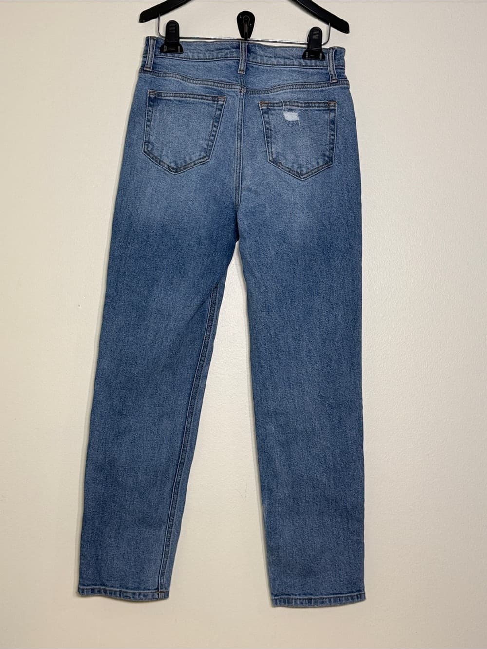 Fashion Nova Women's Straight Leg Jeans in Medium Blue Wash | Size 5 - Thumbnail 4